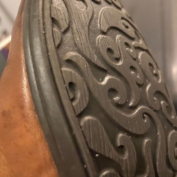 Genuine Leather Shoes - Picture 3 of 11